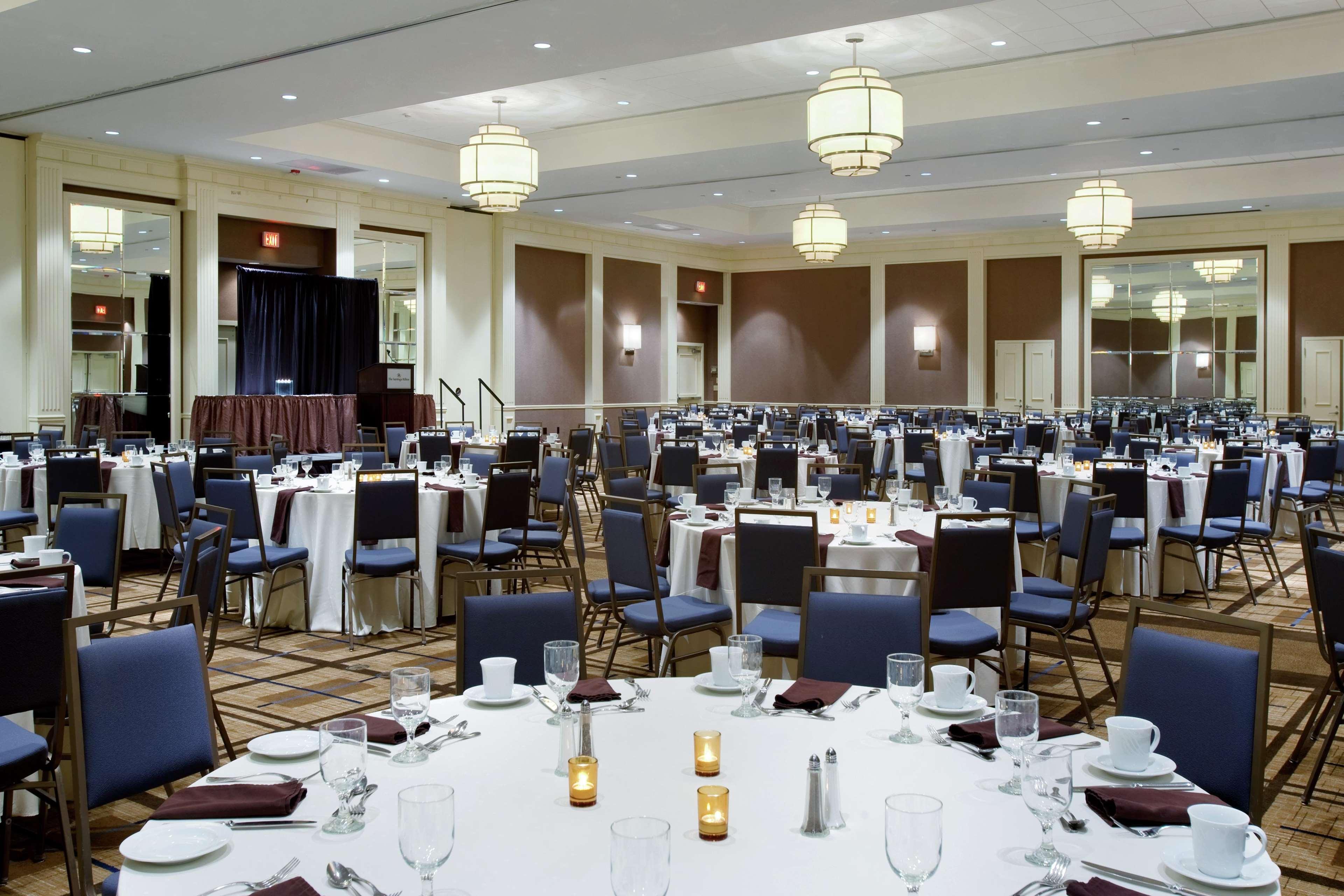 Отель The Saratoga Hilton Саратога-Спрингс Экстерьер фото