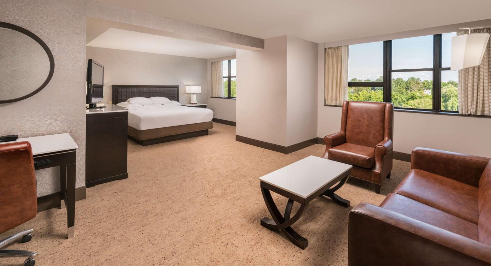 Отель The Saratoga Hilton Саратога-Спрингс Экстерьер фото