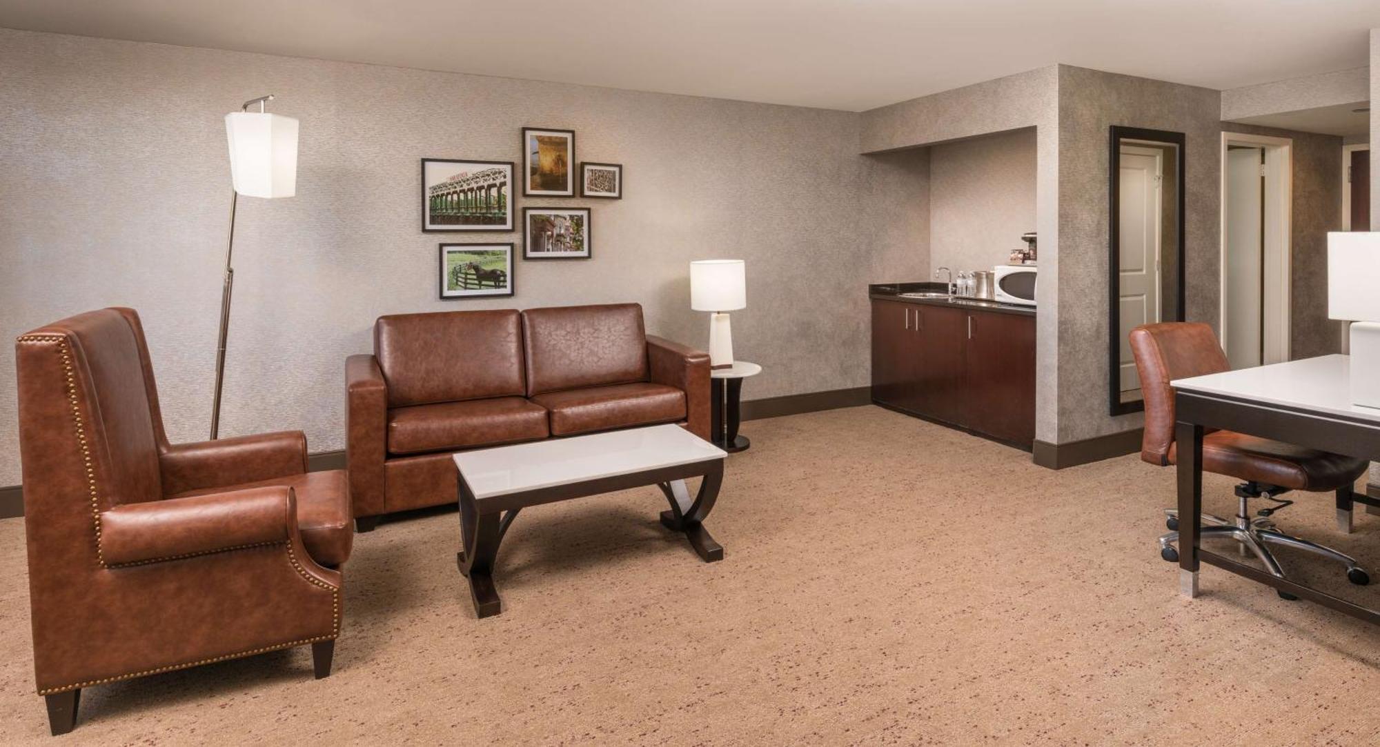 Отель The Saratoga Hilton Саратога-Спрингс Экстерьер фото