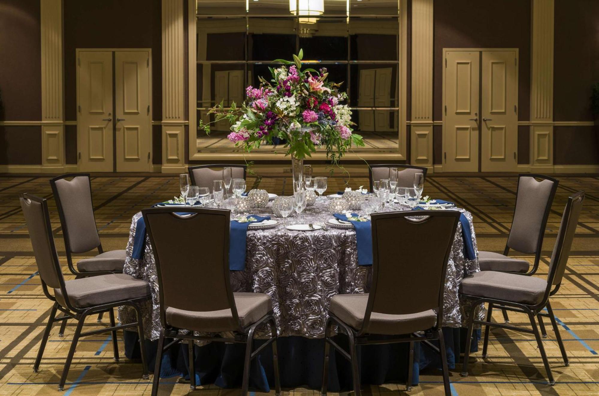 Отель The Saratoga Hilton Саратога-Спрингс Экстерьер фото