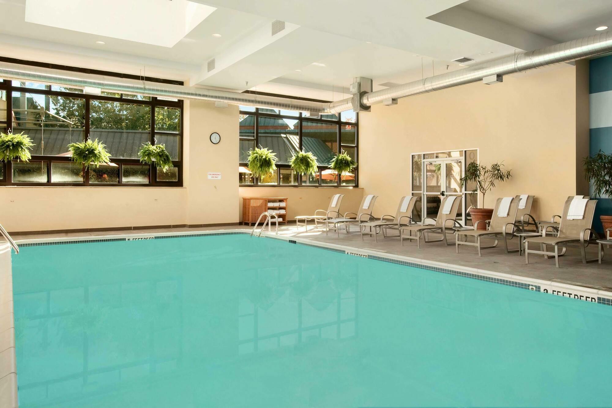 Отель The Saratoga Hilton Саратога-Спрингс Экстерьер фото